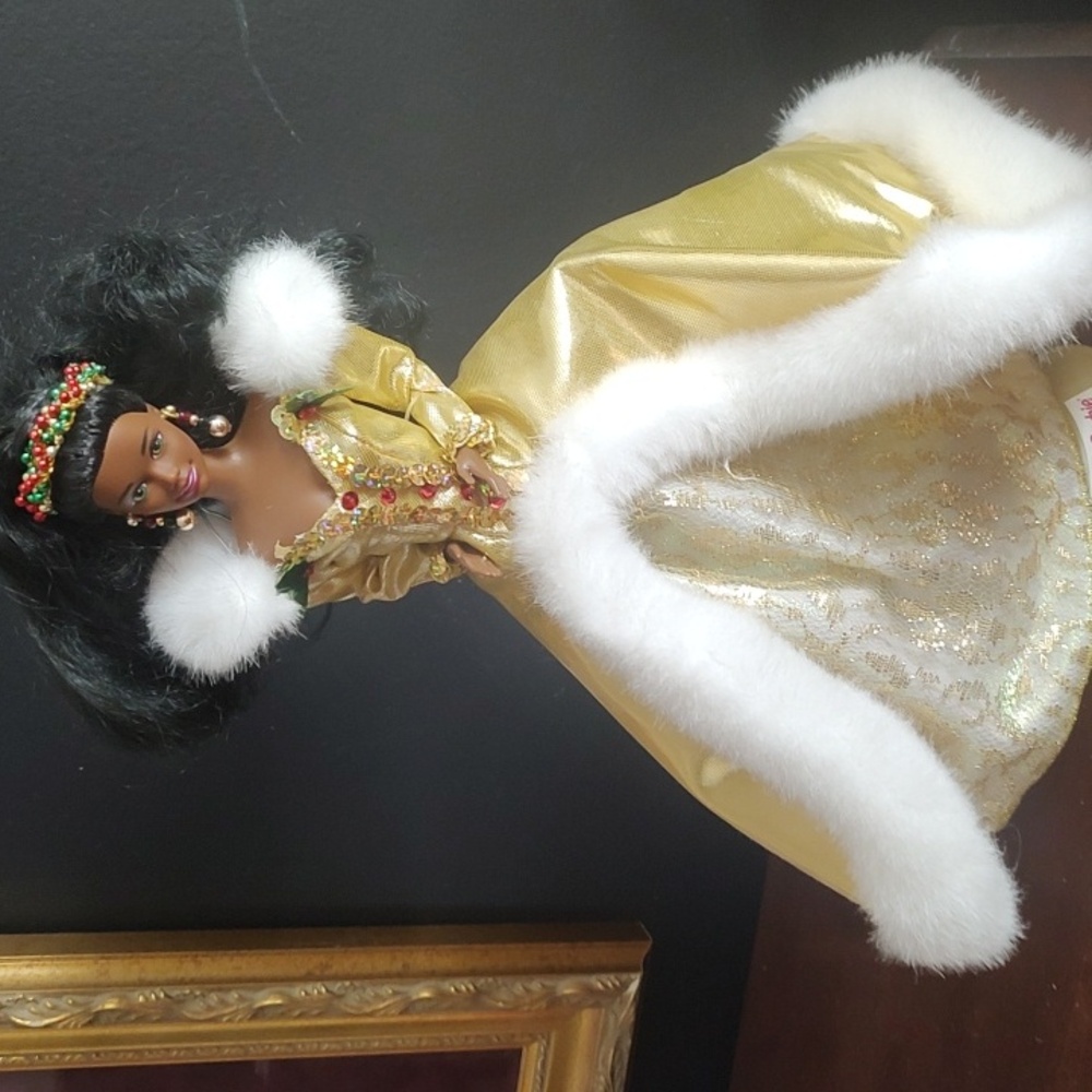 Happy Holiday Barbie/1994 - Picture 3 of 9